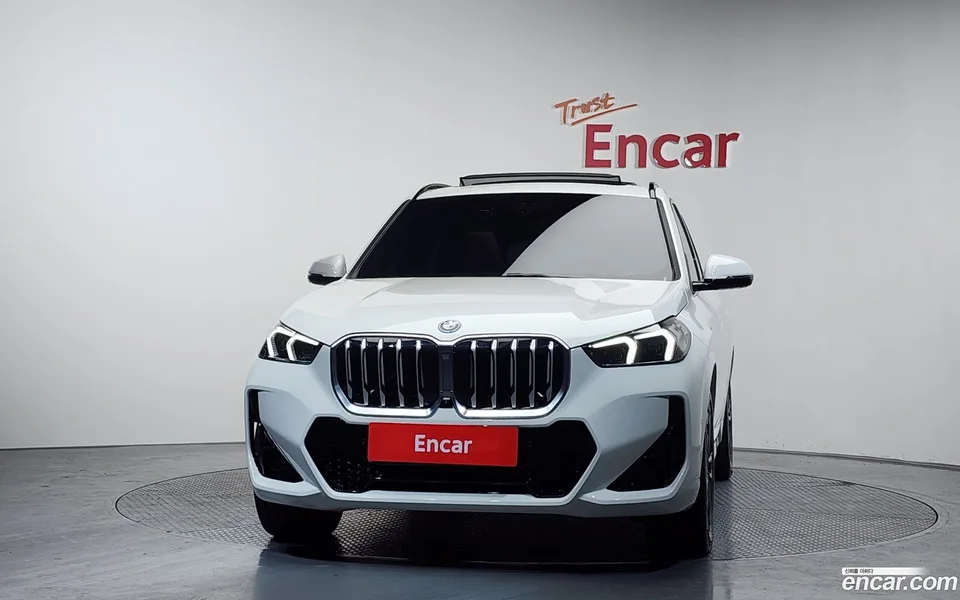 BMW iX1 xDrive 30 M 2024 — миниатюра 3