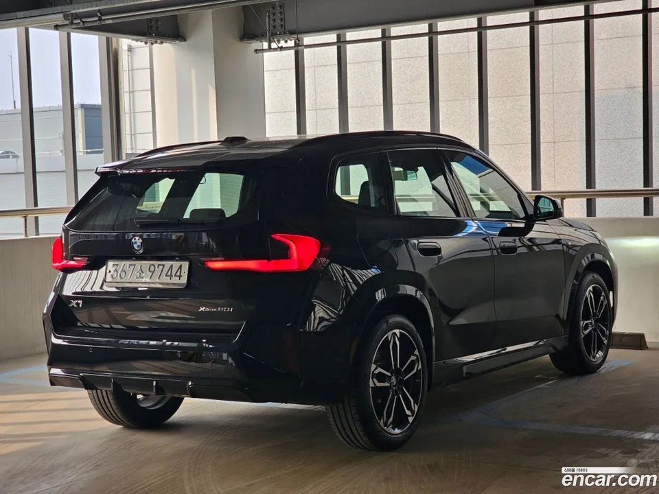 BMW X1 xDrive 20i M 2025 — миниатюра 2