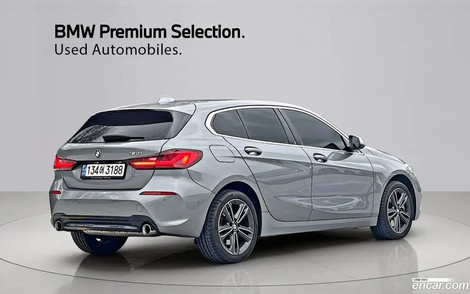 BMW 1 Series 120i 2023 — миниатюра 2