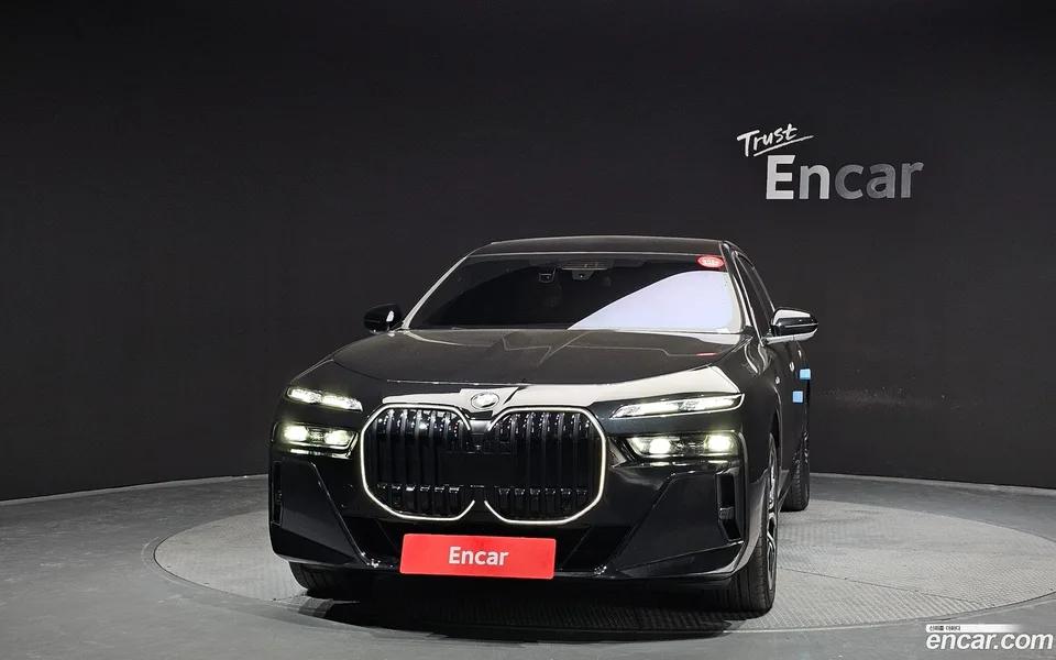BMW 7 Series 740i xDrive M 2024 — миниатюра 3