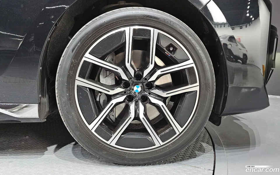 BMW 7 Series 740i xDrive M 2024 — миниатюра 5