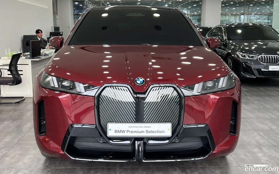 BMW iX xDrive45 M 2025 — миниатюра 3