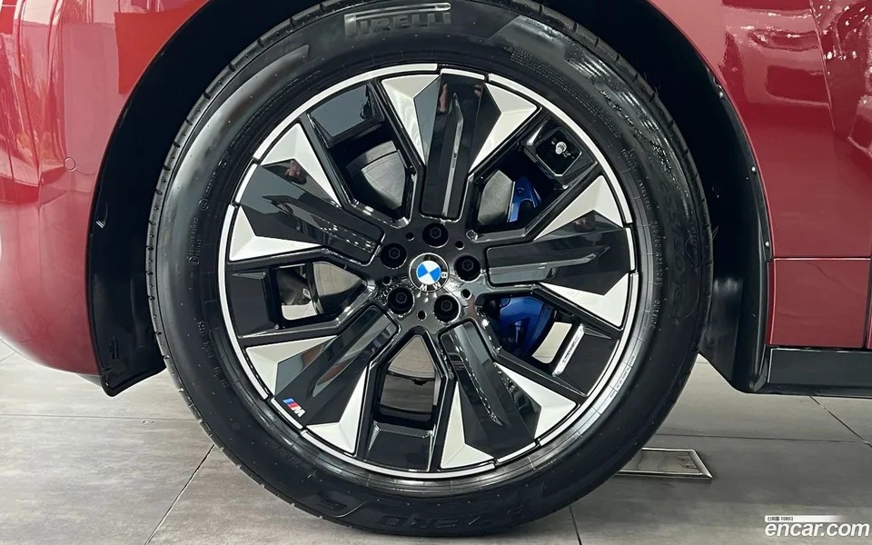 BMW iX xDrive45 M 2025 — миниатюра 5