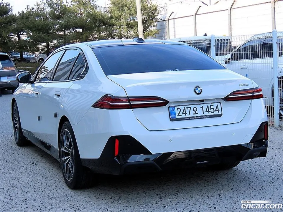 BMW 5 Series 520i M 2025 — миниатюра 2