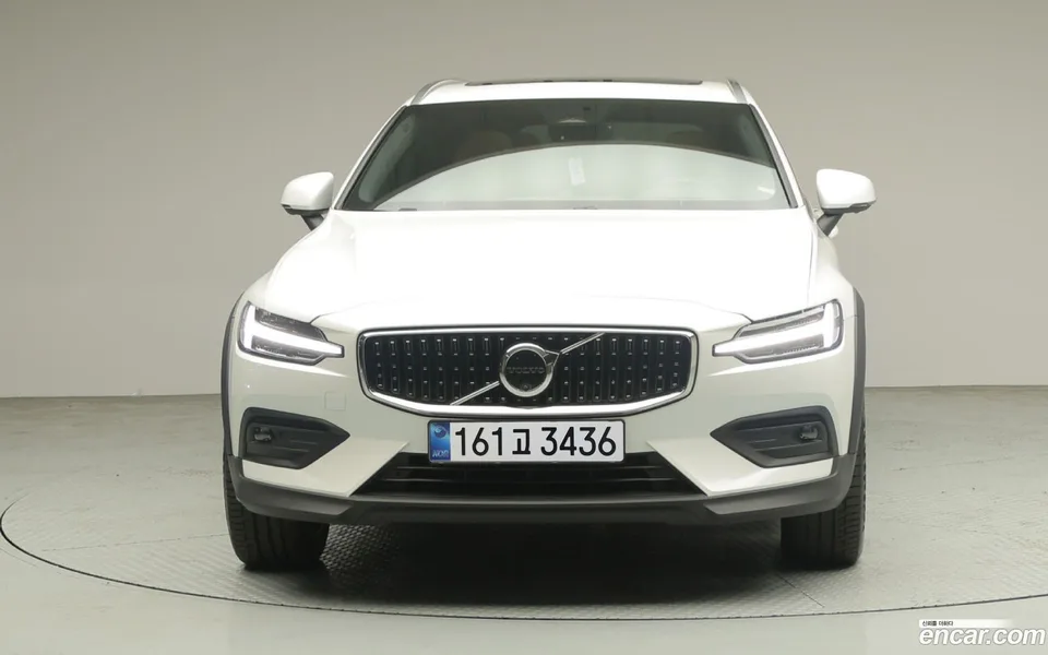 Volvo V60 Cross Country B5 AWD 2025 — миниатюра 2