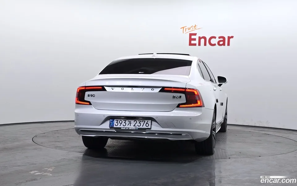 Volvo S90 B6 AWD 2022 — миниатюра 4