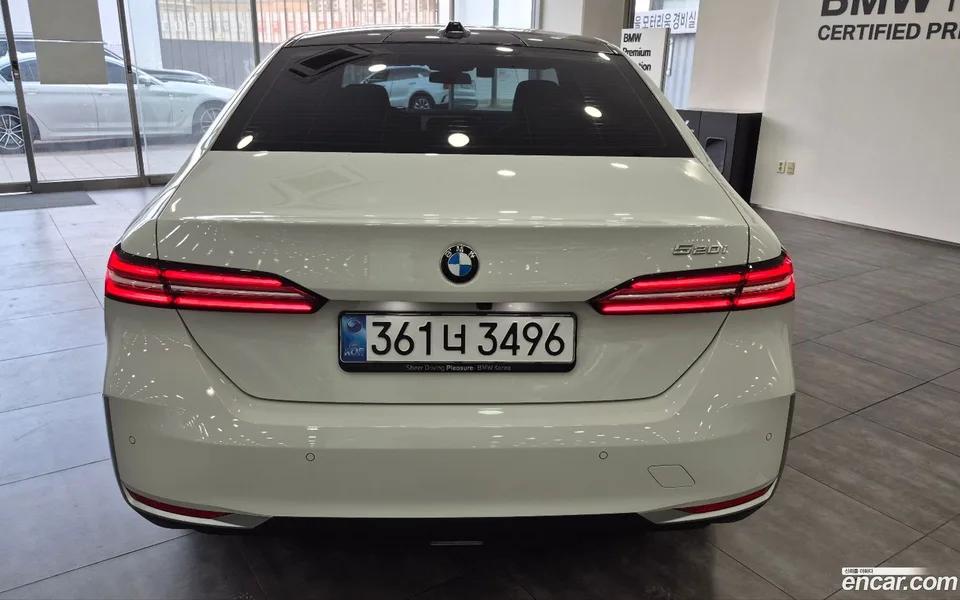 BMW 5 Series 520i 2025 — миниатюра 5