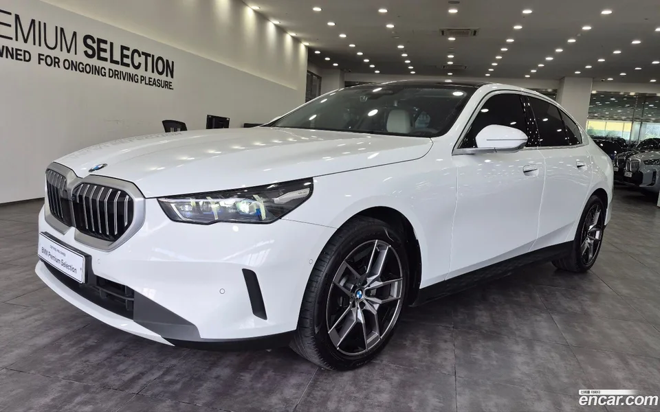 BMW 5 Series (G60) 520i 2025 — фото 1, купить с доставкой в Москву