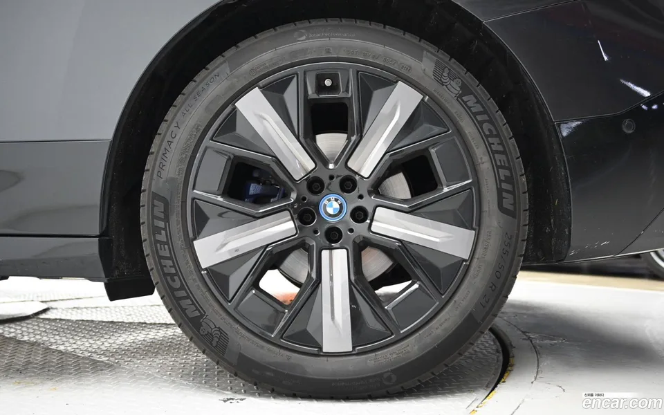 BMW iX xDrive50 2025 — миниатюра 5