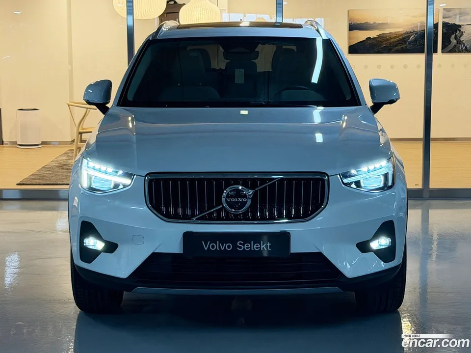 Volvo XC40 B4 2025 — миниатюра 3