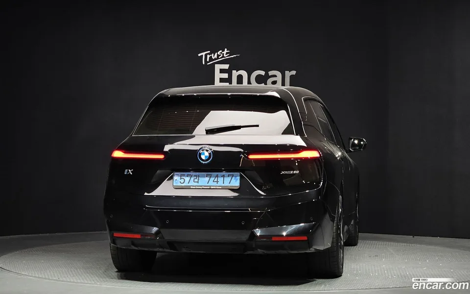 BMW iX xDrive50 2023 — миниатюра 4