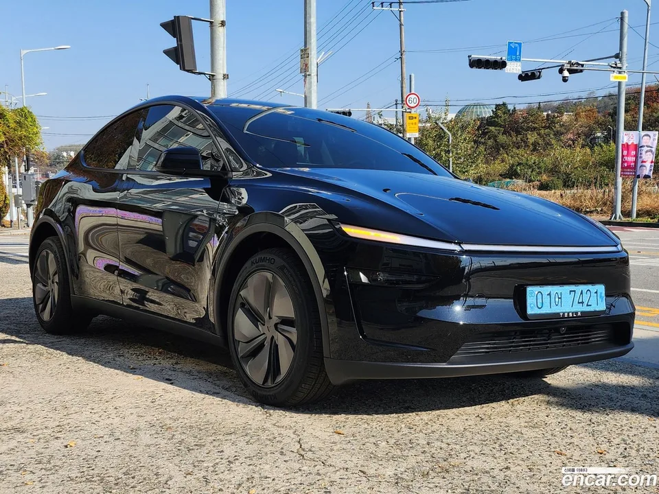 Tesla Model Y AWD 2025 — миниатюра 2