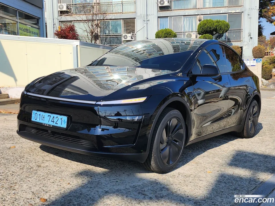 Tesla Model Y AWD 2025 — миниатюра 3