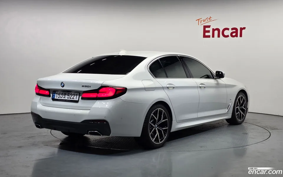 BMW 5 Series 530i M 2022 — миниатюра 2