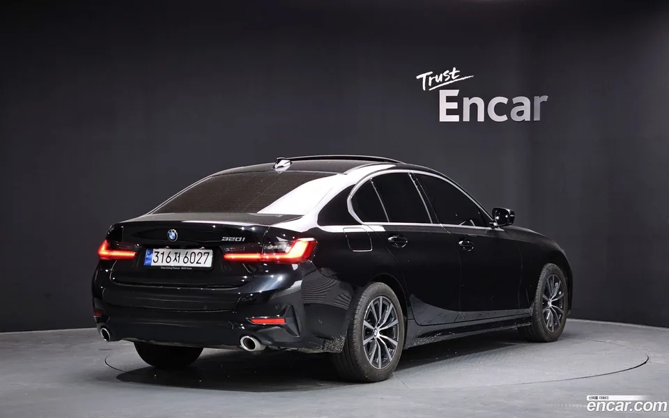 BMW 3 Series 320i 2022 — миниатюра 2