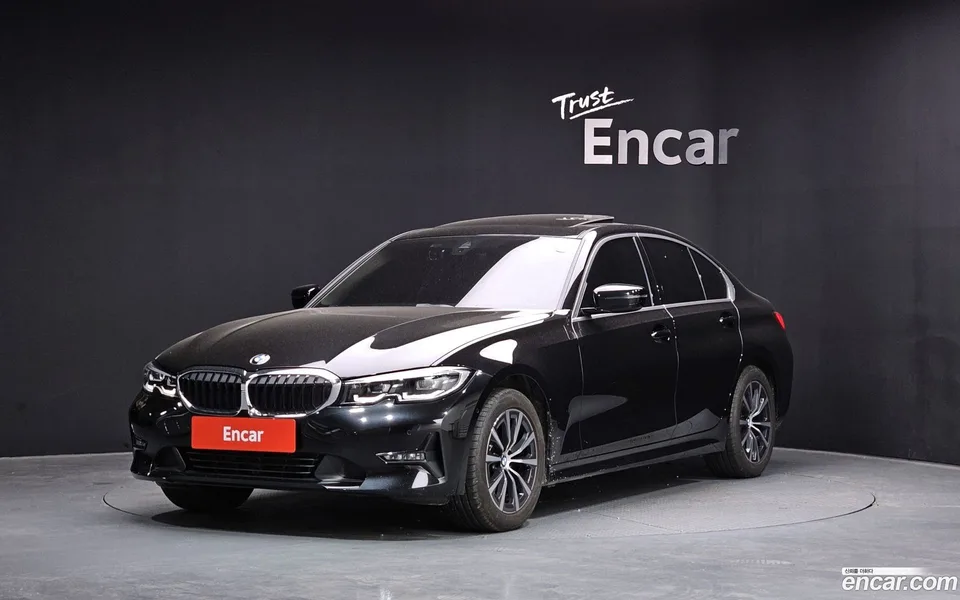 BMW 3 Series 320i 2022 — фото 1, купить с доставкой в Москву