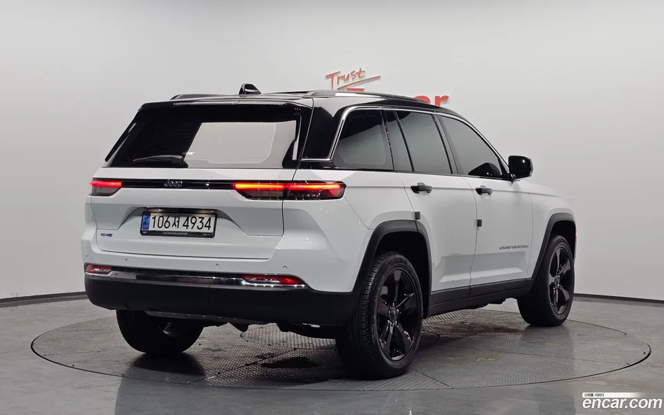 Jeep Grand Cherokee 4xe 2023 — миниатюра 2