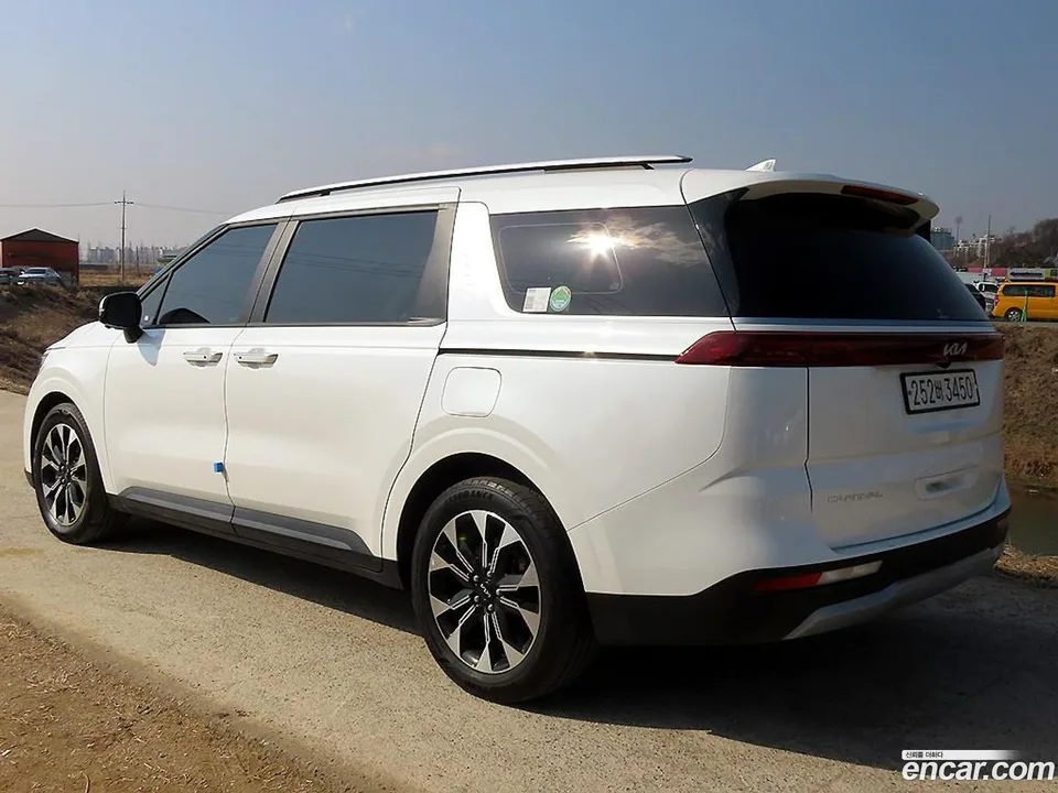 Kia Carnival 9 2023 — миниатюра 2