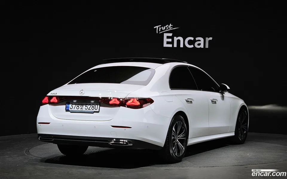 Mercedes-Benz E-Class E200 2024 — миниатюра 2