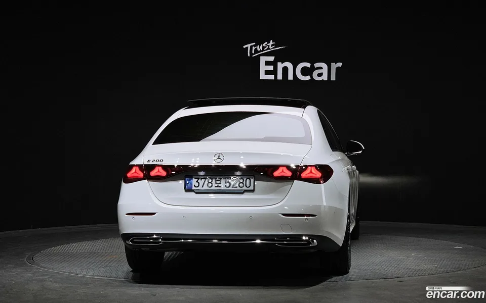 Mercedes-Benz E-Class E200 2024 — миниатюра 4