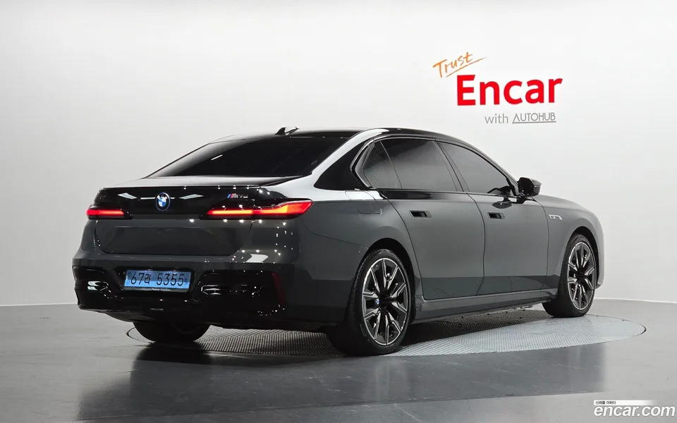 BMW i7 M70 xDrive M 2025 — миниатюра 2