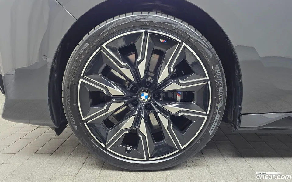 BMW i7 M70 xDrive M 2025 — миниатюра 5