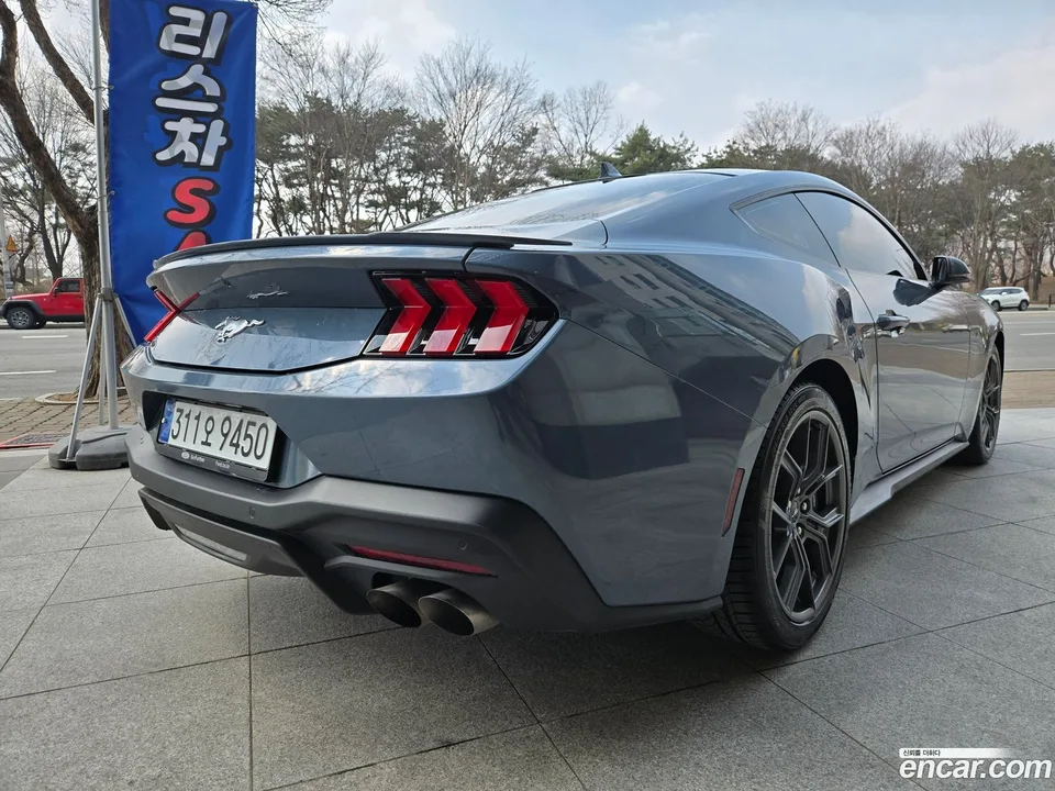 Ford Mustang 2.3 2024 — миниатюра 2