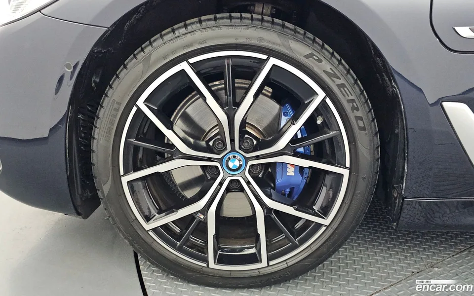BMW 5 Series 530e M 2023 — миниатюра 5