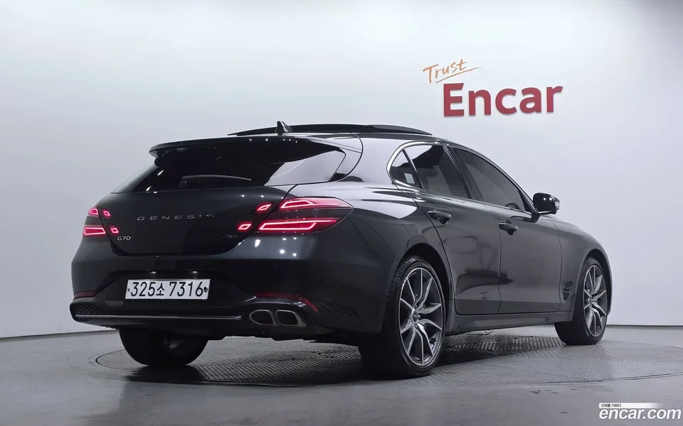 Genesis G70 Shooting Brake 2.0T 4WD 2022 — миниатюра 2