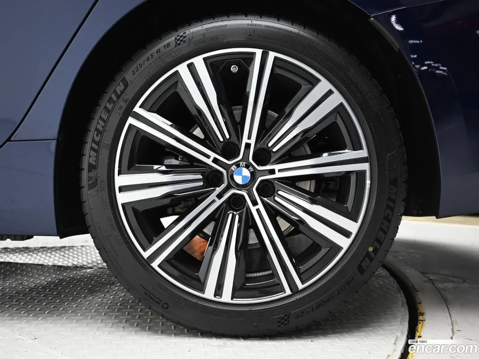 BMW 3 Series 320i 2025 — миниатюра 5