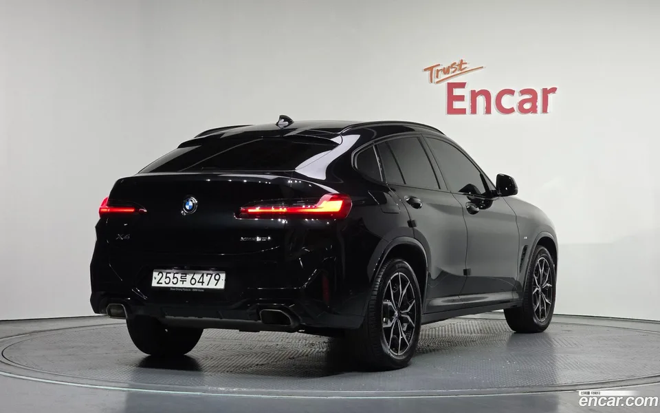 BMW X4 xDrive20i M 2023 — миниатюра 2