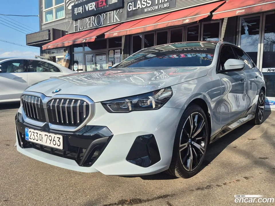 BMW 5 Series 530i xDrive M 2025 — миниатюра 2