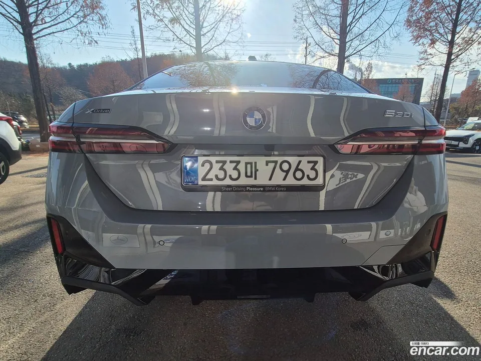BMW 5 Series 530i xDrive M 2025 — миниатюра 5