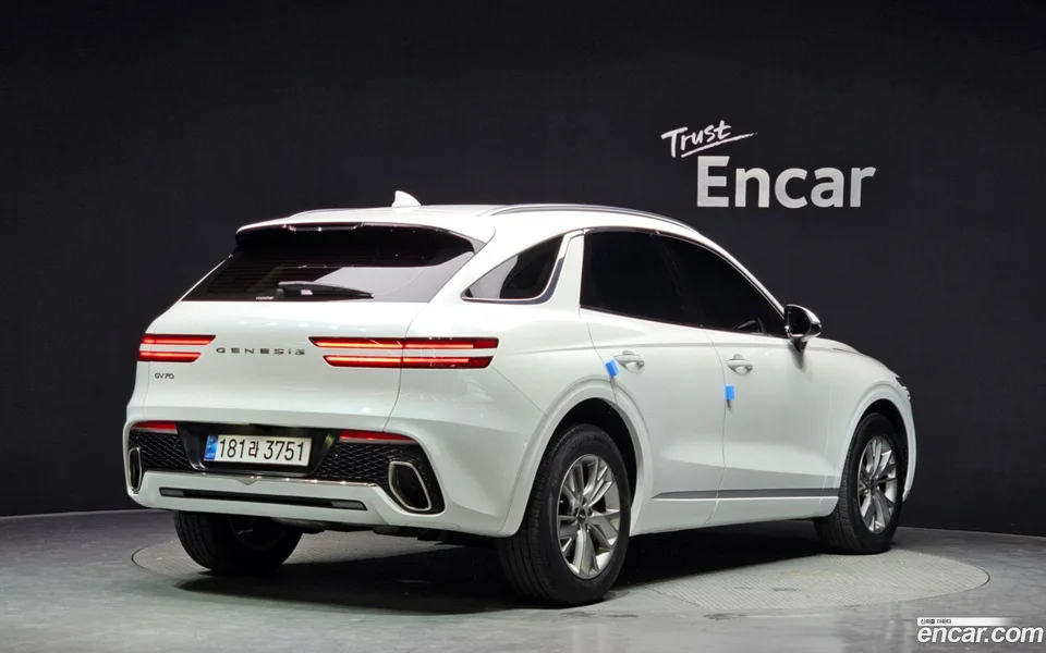 Genesis GV70 2.5T 2WD 2024 — миниатюра 2