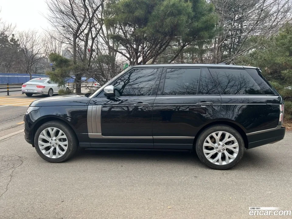 Land Rover Range Rover 5.0 SC Vogue SE 2022 — миниатюра 2