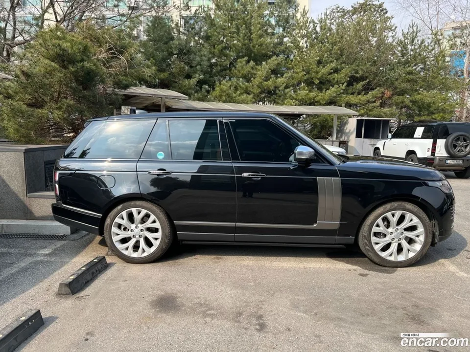Land Rover Range Rover 5.0 SC Vogue SE 2022 — миниатюра 3
