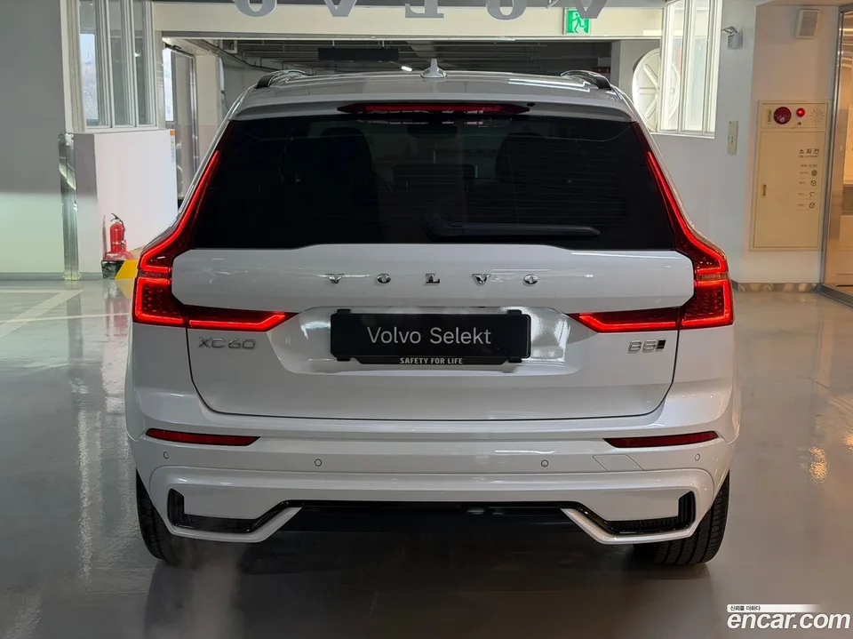 Volvo XC60 B5 2025 — миниатюра 4