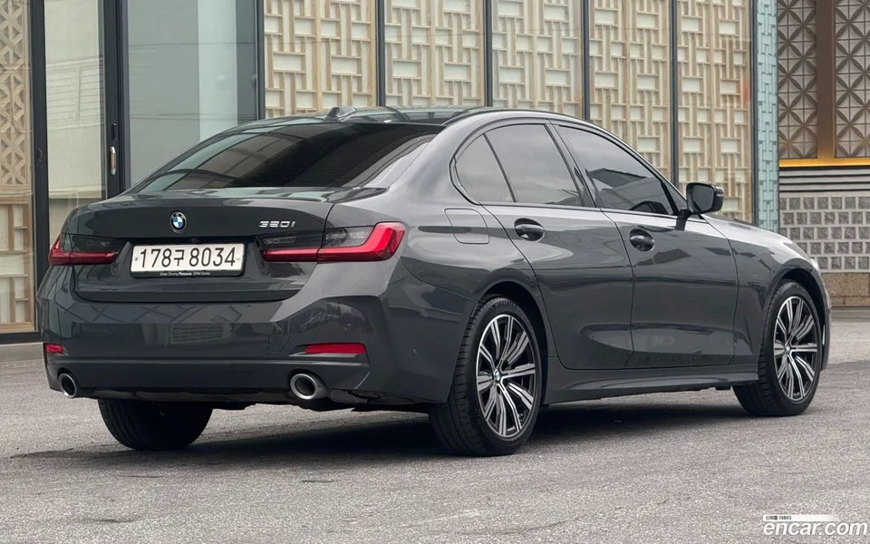 BMW 3 Series 320i 2025 — миниатюра 2