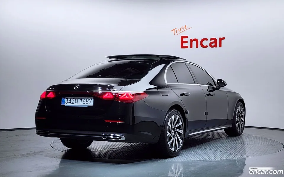 Mercedes-Benz E-Class E300 4MATIC 2026 — миниатюра 2