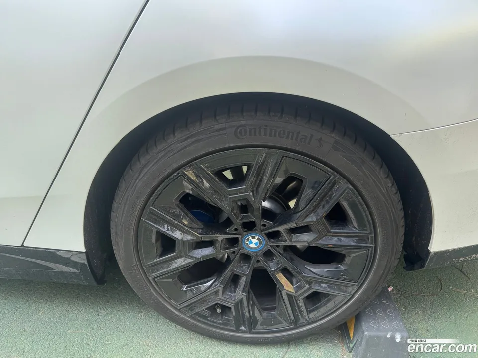 BMW 5 Series 530e M 2025 — миниатюра 4