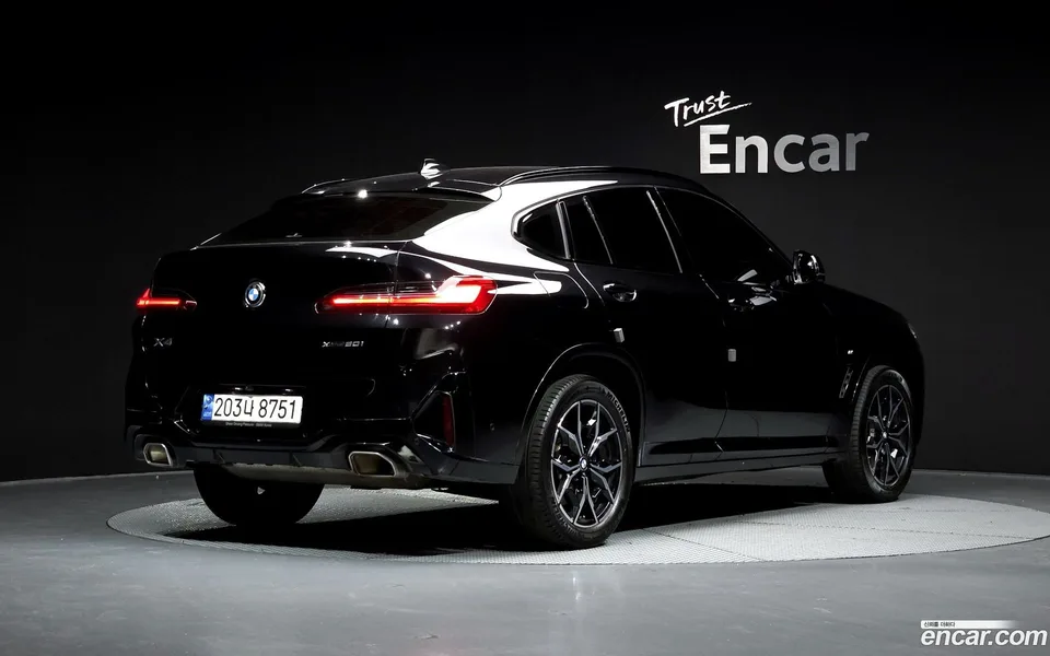 BMW X4 xDrive20i M 2023 — миниатюра 2