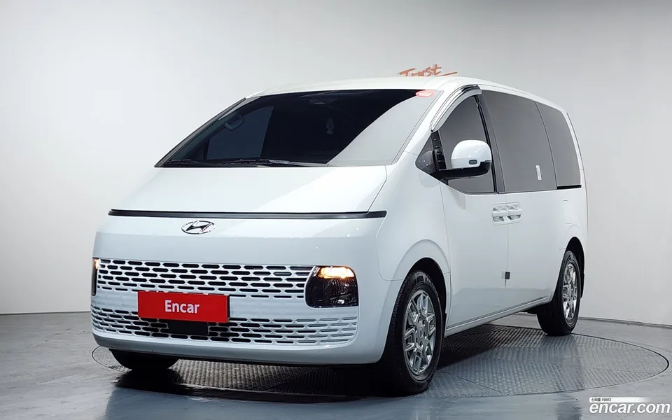 Hyundai Staria 3 2023 — фото 1, купить с доставкой в Москву