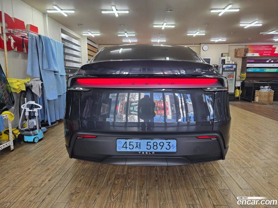 Tesla Model Y RWD 2025 — миниатюра 4