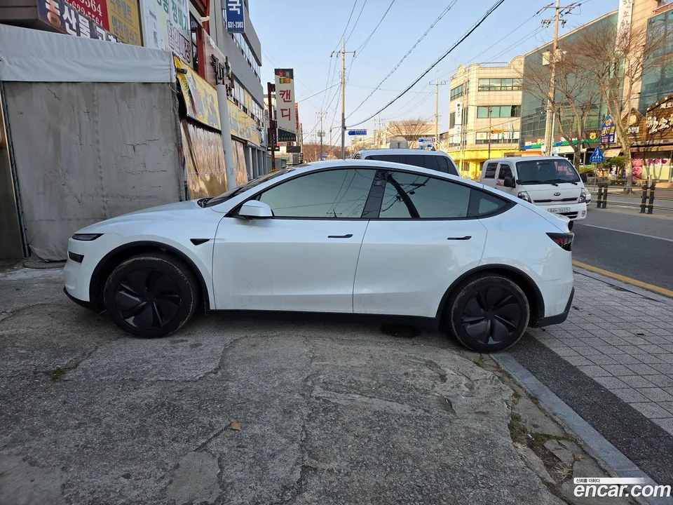 Tesla Model Y RWD 2025 — миниатюра 5