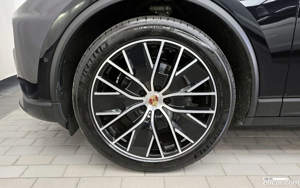 Porsche Macan Electric 4 2025 — миниатюра 5