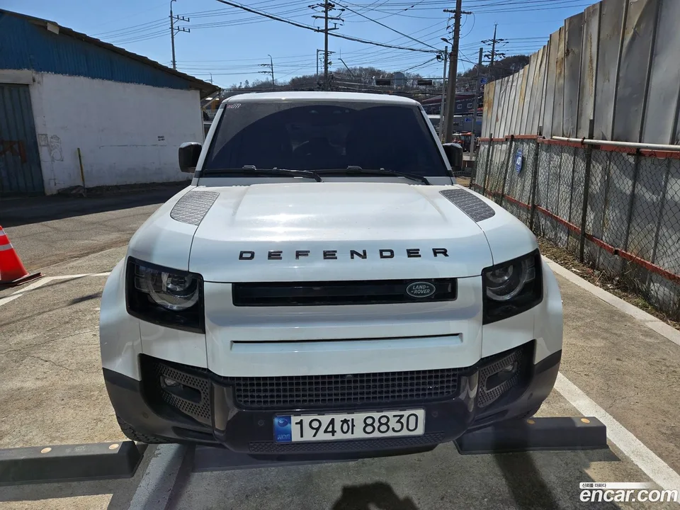 Land Rover Defender 110 D250 SE 2023 — миниатюра 2