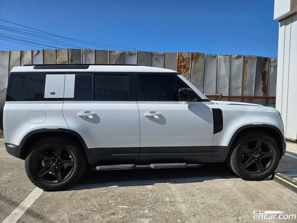 Land Rover Defender 110 D250 SE 2023 — миниатюра 3