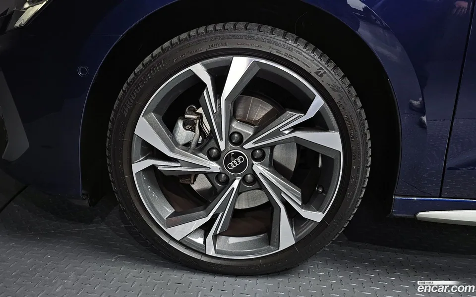 Audi A3 (8Y) 40 TFSI 2023 — миниатюра 5