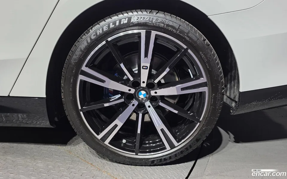 BMW 5 Series 530e M 2025 — миниатюра 5