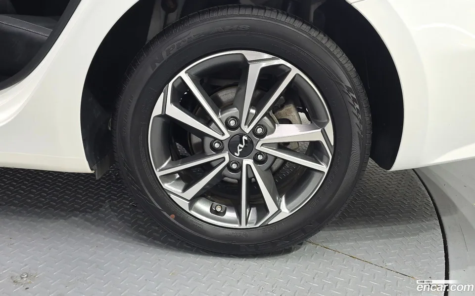 Kia K3 1.6 2023 — миниатюра 5